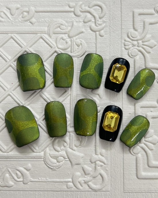 Olive green-Yellow zircon